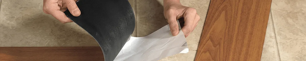 A professional installing vinyl flooring in Honolulu, HI